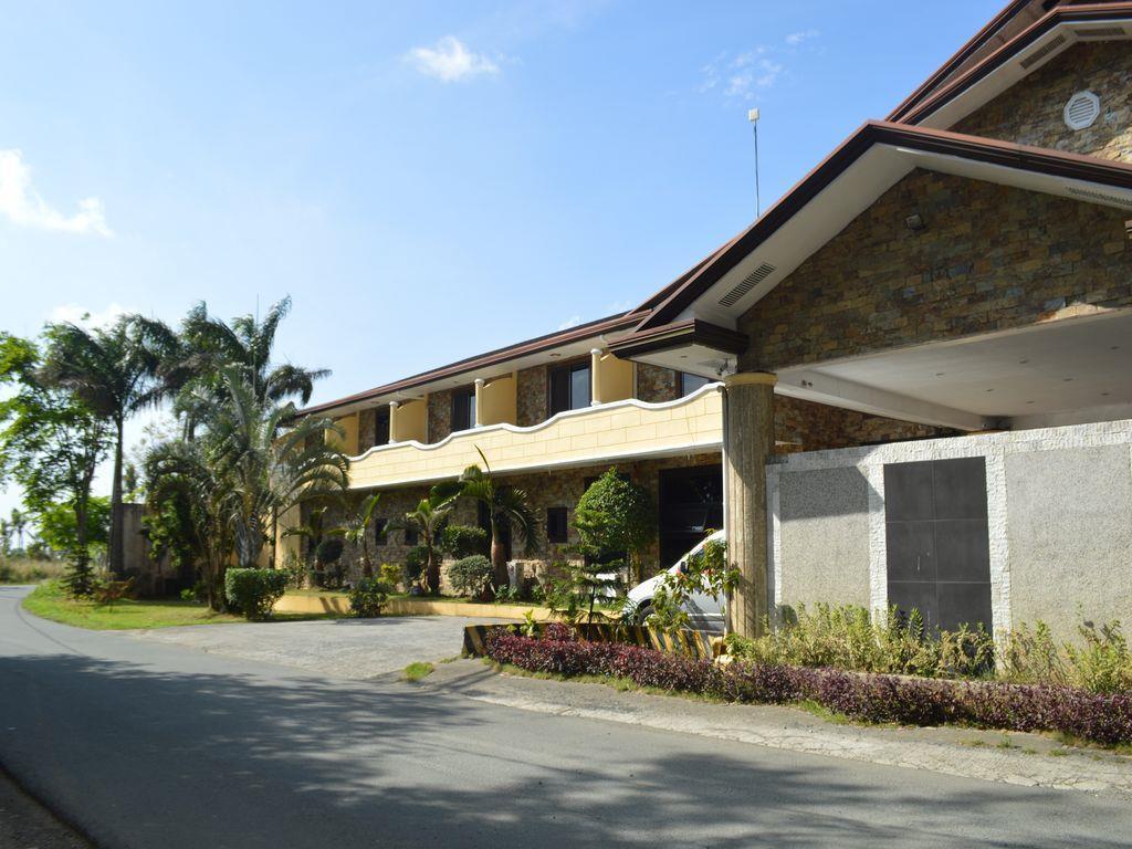 Phil Oasis Hotel & Resort Silang Esterno foto