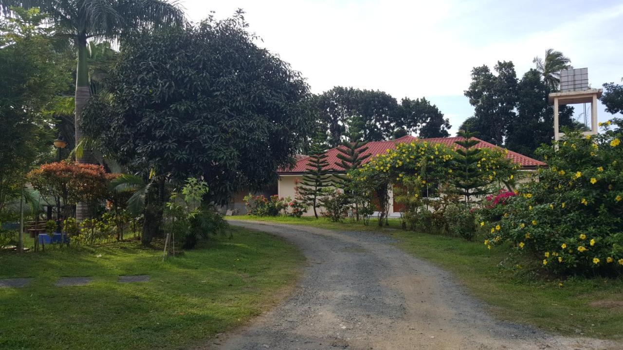 Phil Oasis Hotel & Resort Silang Esterno foto