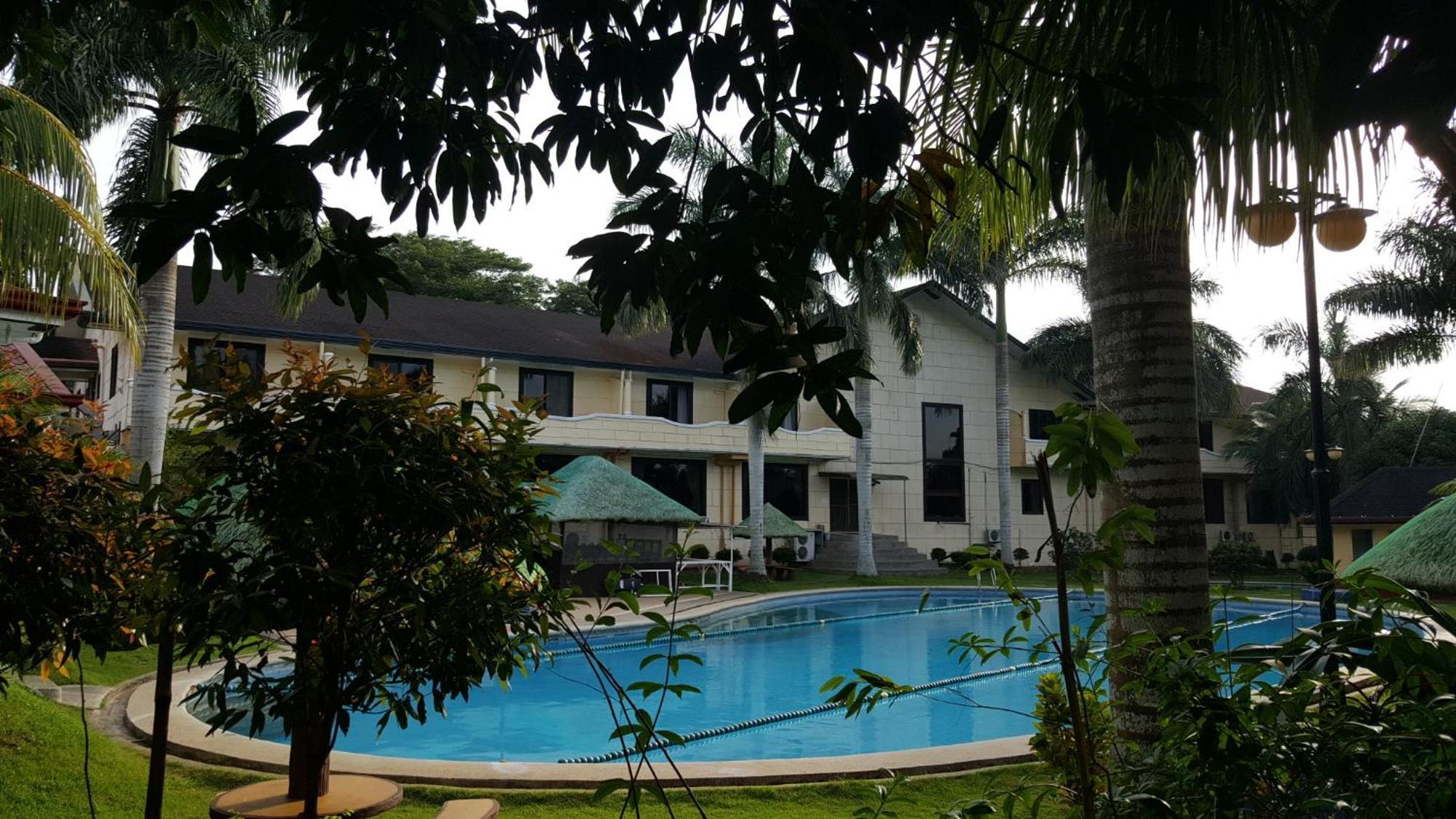 Phil Oasis Hotel & Resort Silang Esterno foto