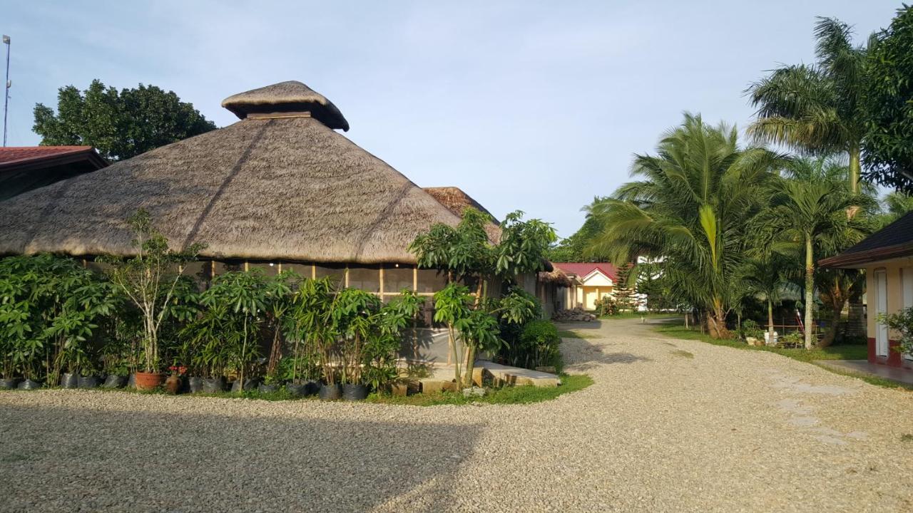 Phil Oasis Hotel & Resort Silang Esterno foto