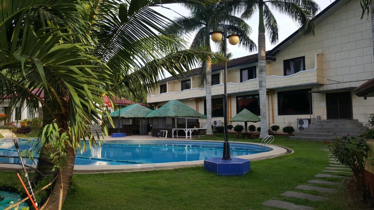 Phil Oasis Hotel & Resort Silang Esterno foto