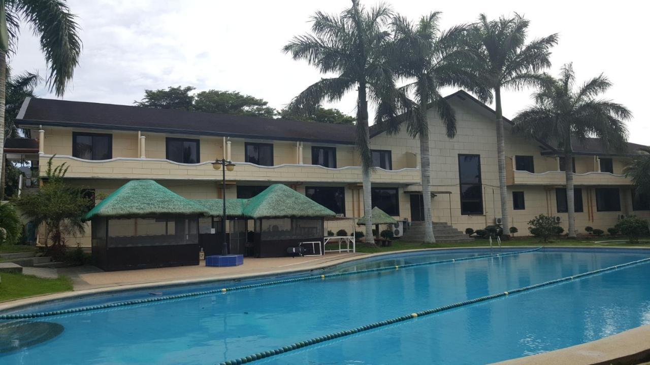 Phil Oasis Hotel & Resort Silang Esterno foto