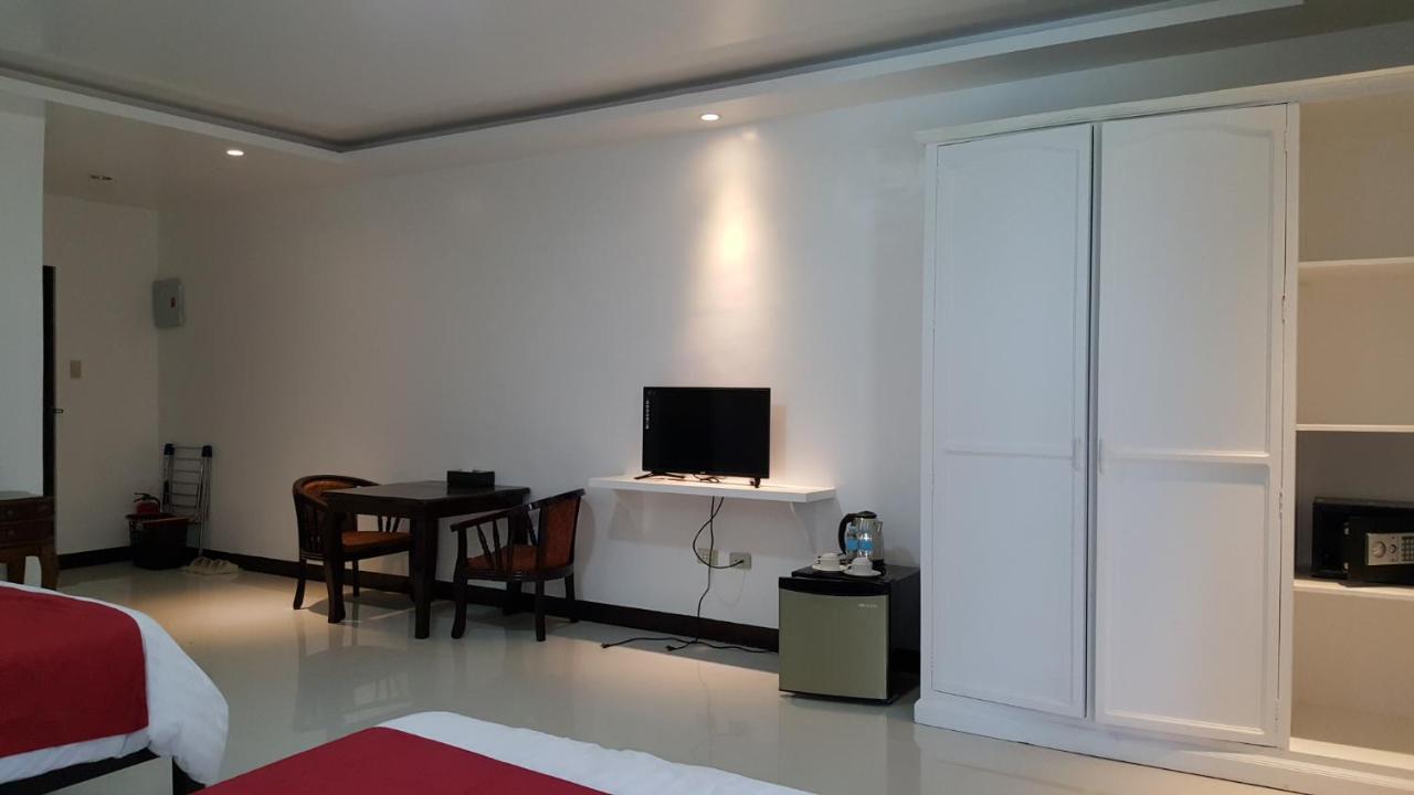 Phil Oasis Hotel & Resort Silang Esterno foto
