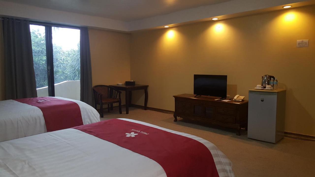 Phil Oasis Hotel & Resort Silang Esterno foto