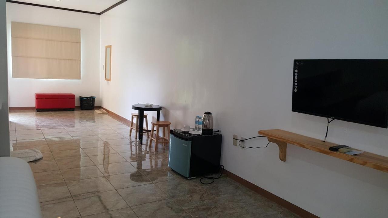 Phil Oasis Hotel & Resort Silang Esterno foto