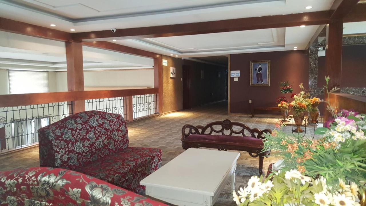 Phil Oasis Hotel & Resort Silang Esterno foto