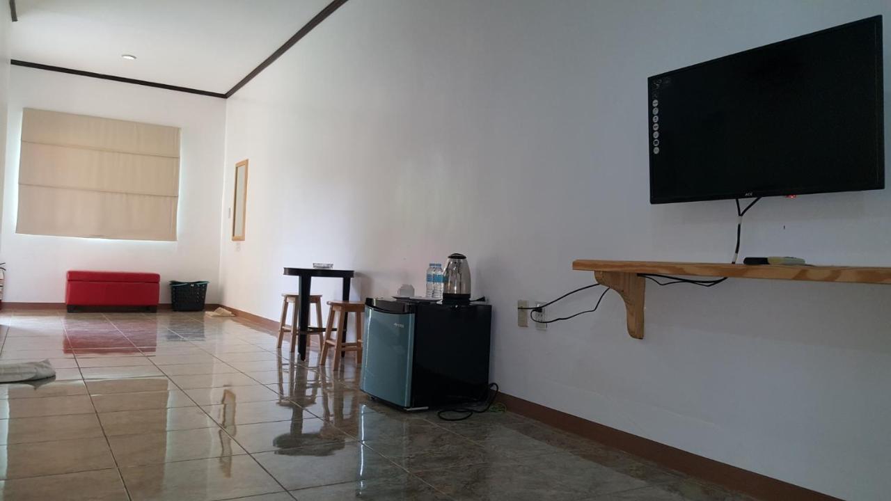 Phil Oasis Hotel & Resort Silang Esterno foto